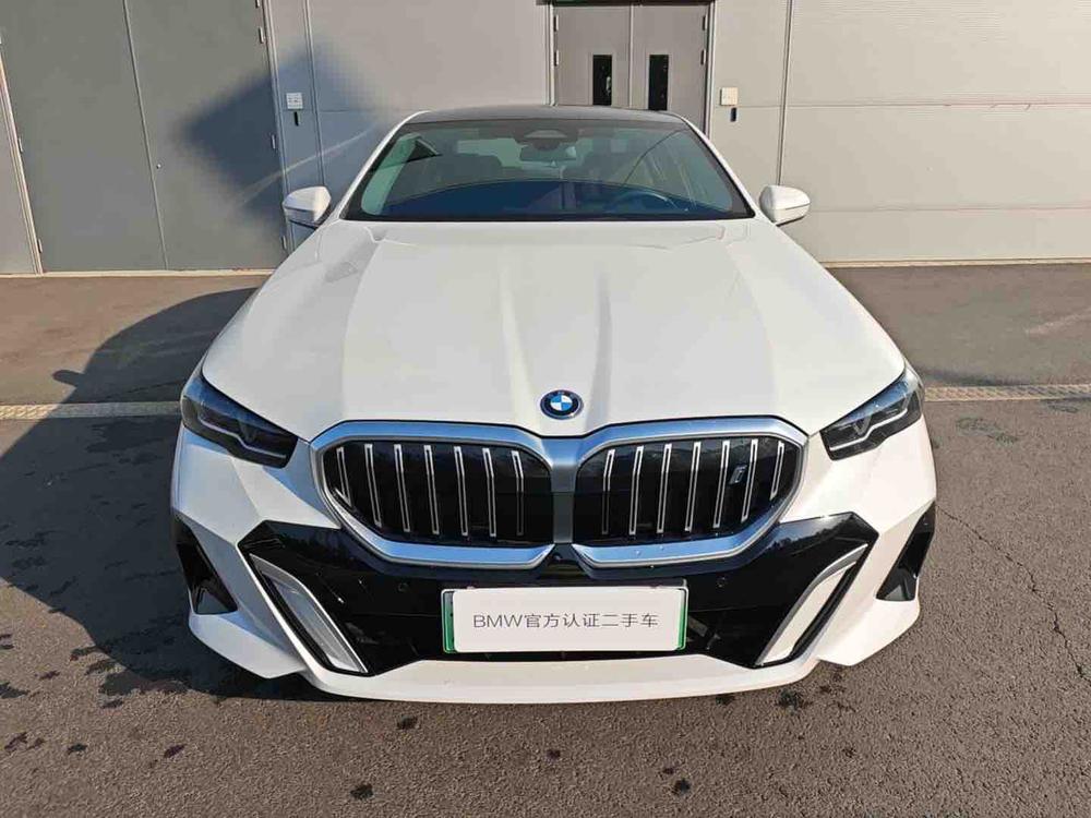 BMW BMW i5