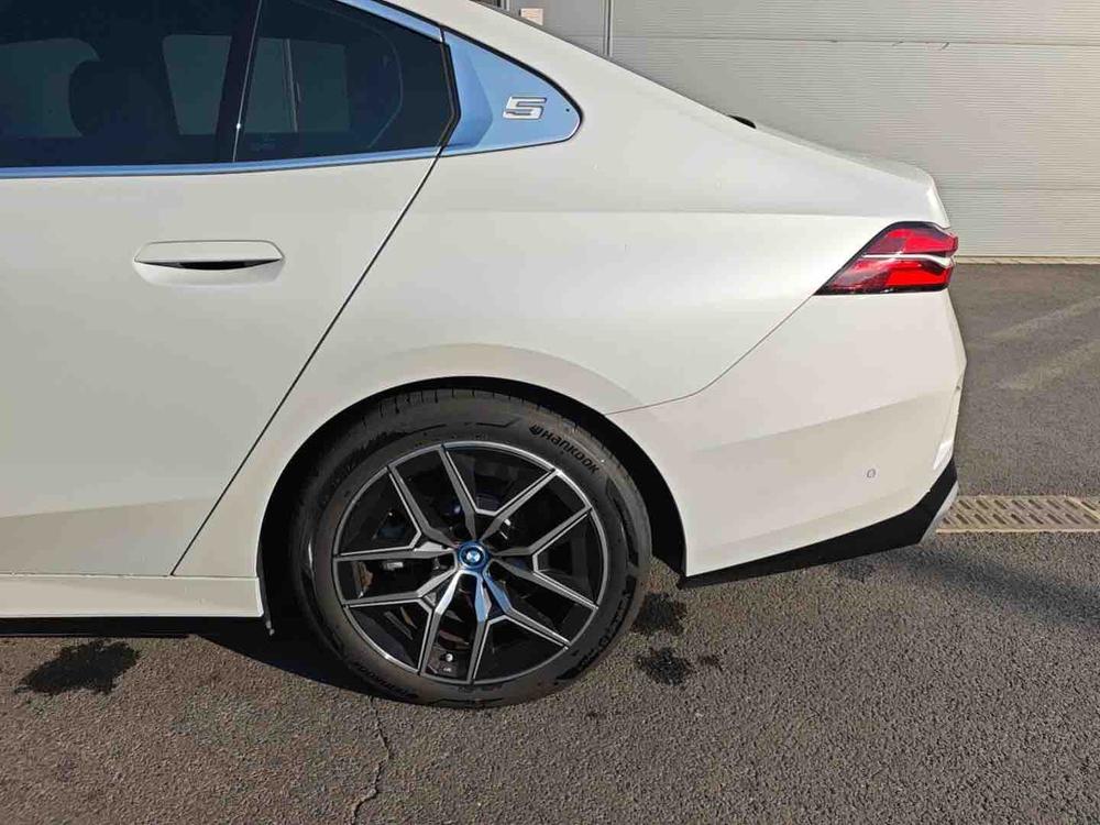 BMW BMW i5