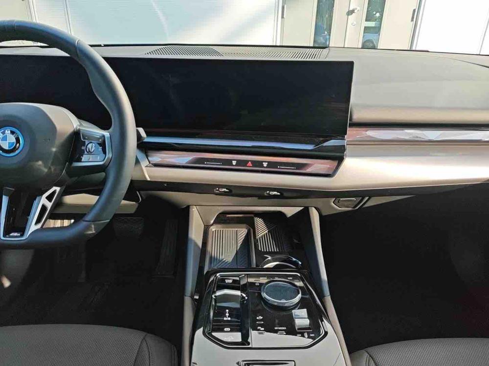 BMW BMW i5