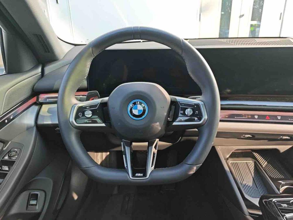 BMW BMW i5