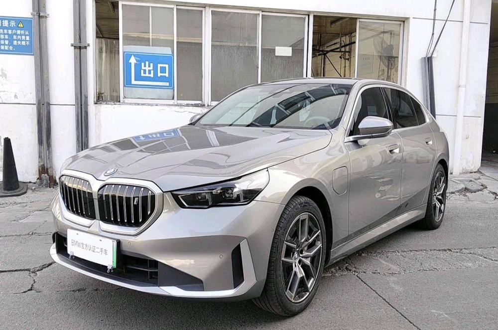 BMW BMW i5