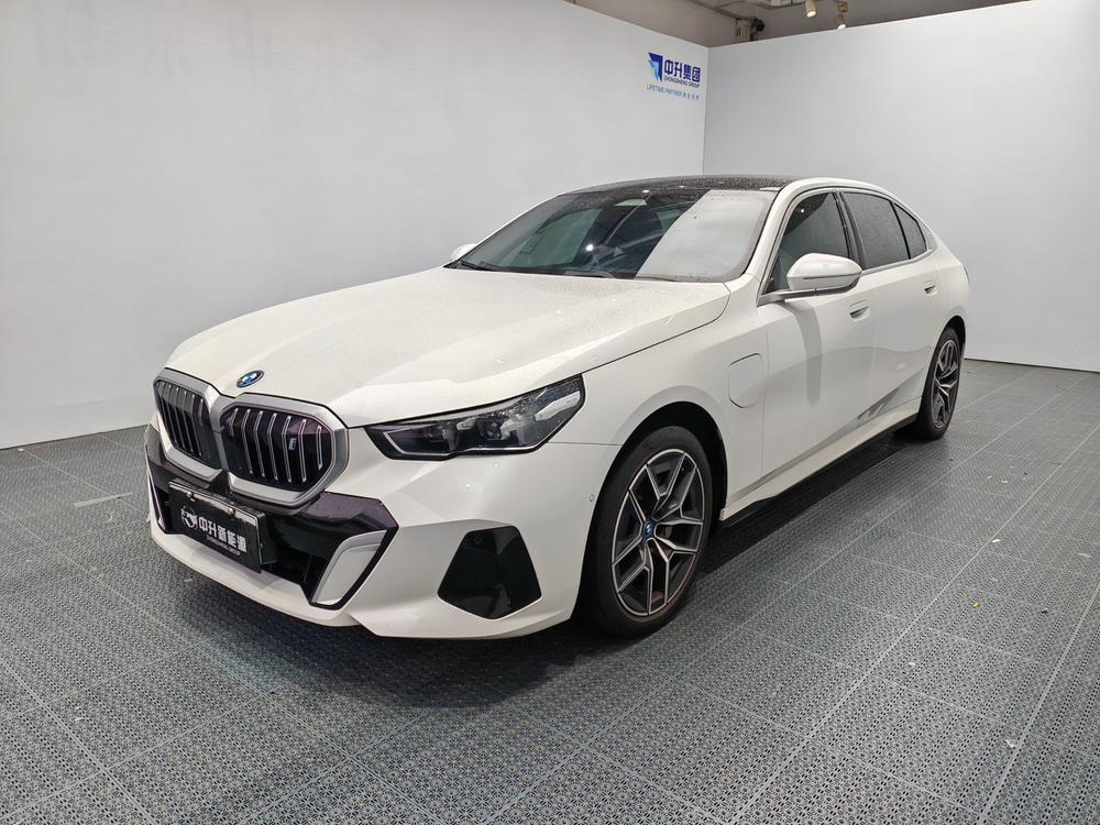 BMW BMW i5