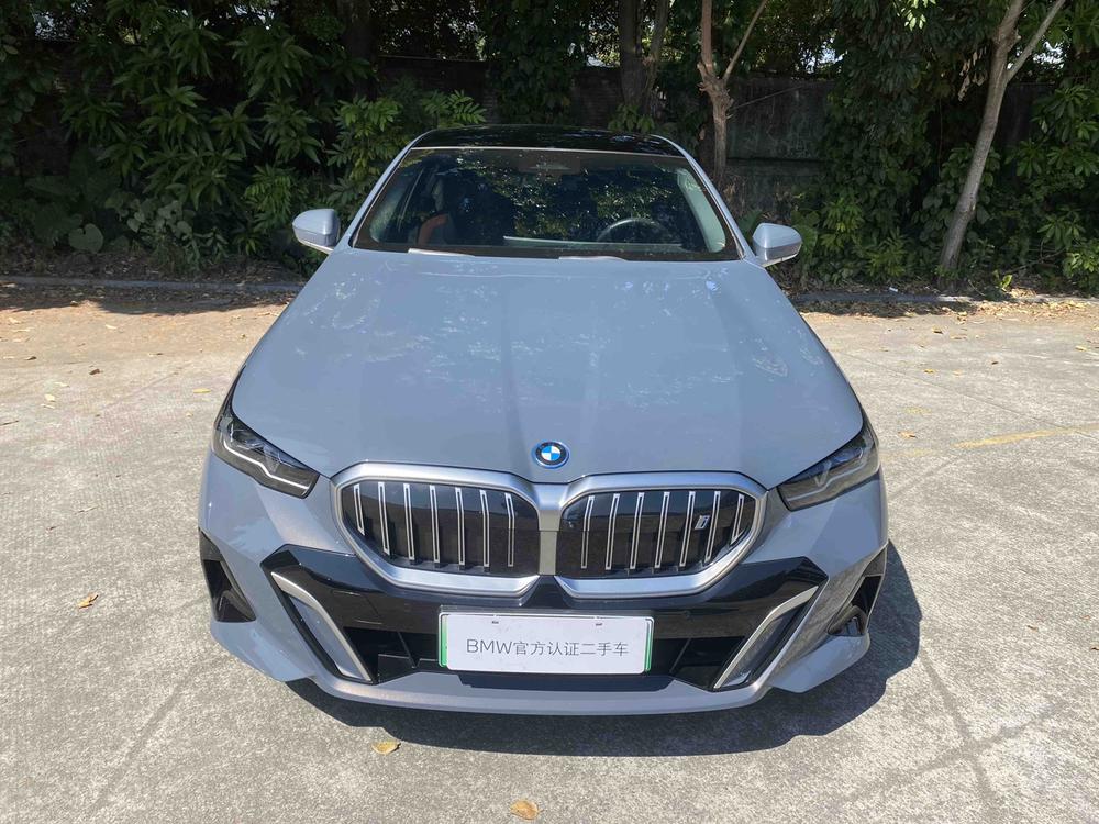 BMW BMW i5