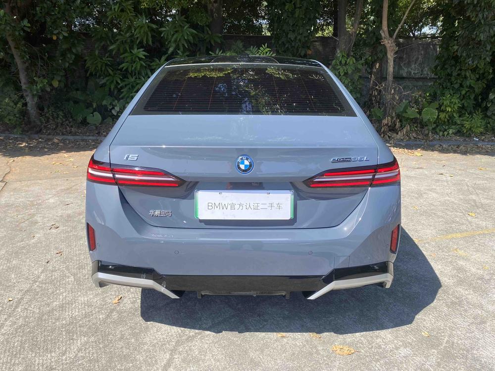 BMW BMW i5