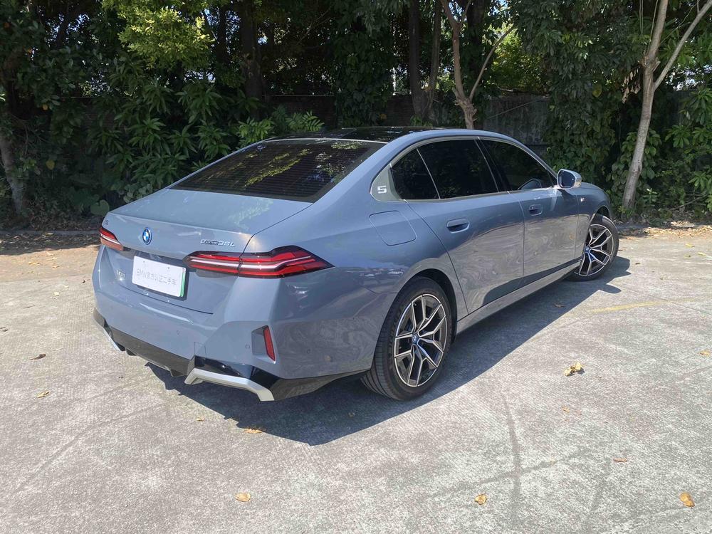 BMW BMW i5