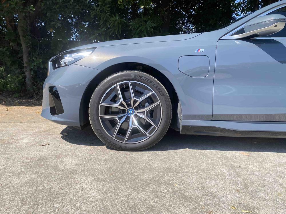 BMW BMW i5