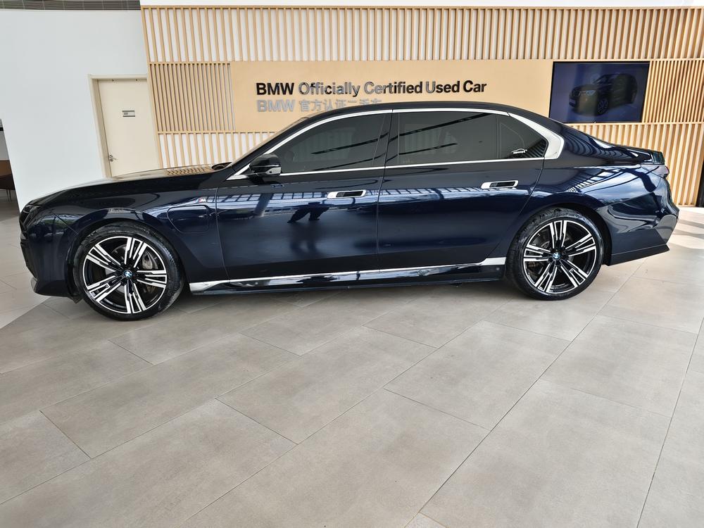 BMW BMW i7