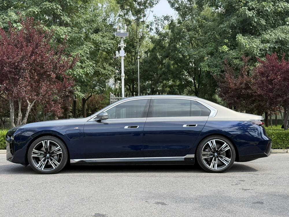 BMW BMW i7