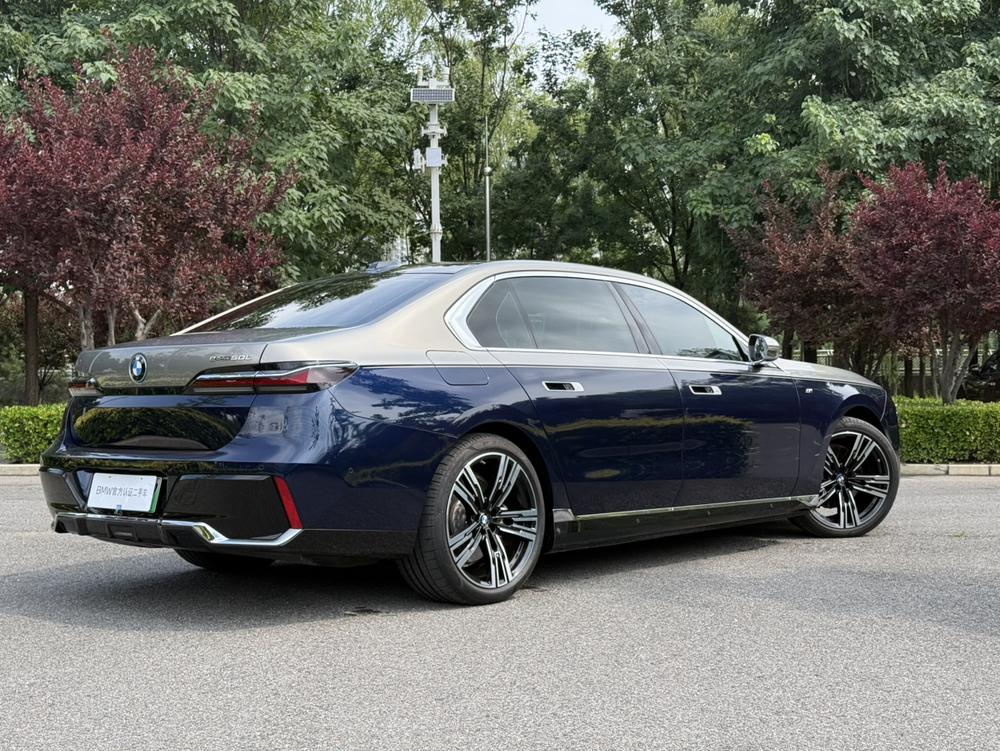 BMW BMW i7