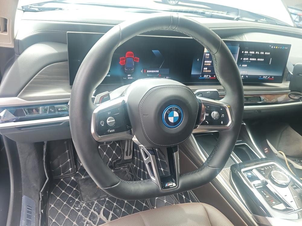 BMW BMW i7