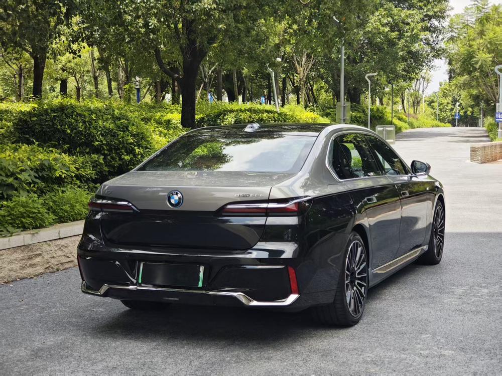 BMW BMW i7