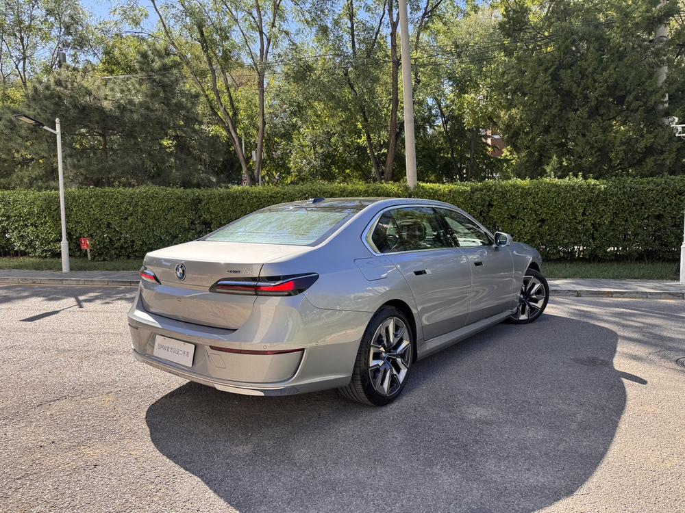 BMW BMW i7