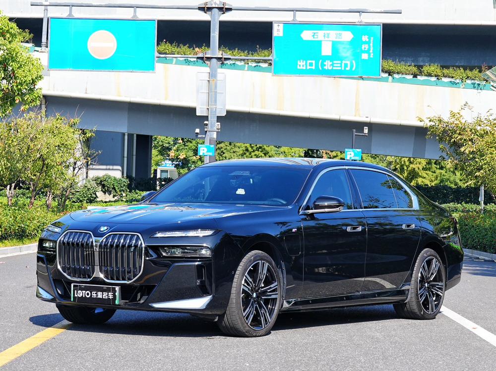 BMW BMW i7