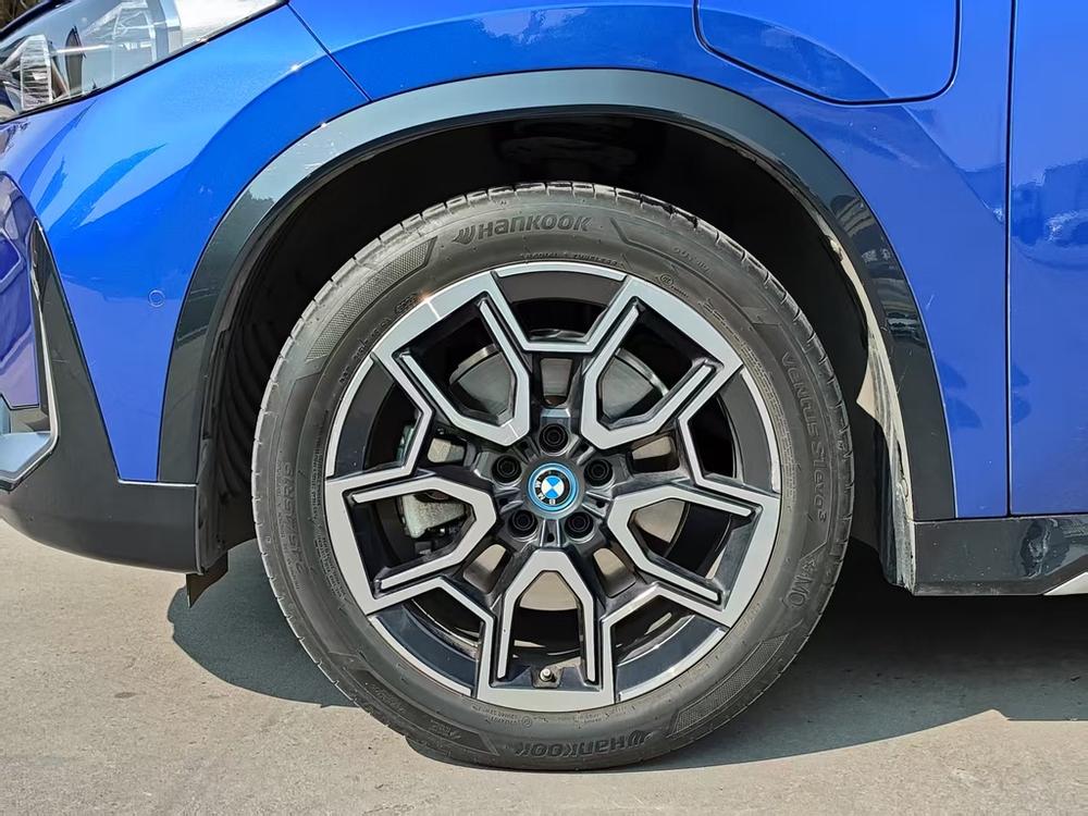 BMW BMW iX1