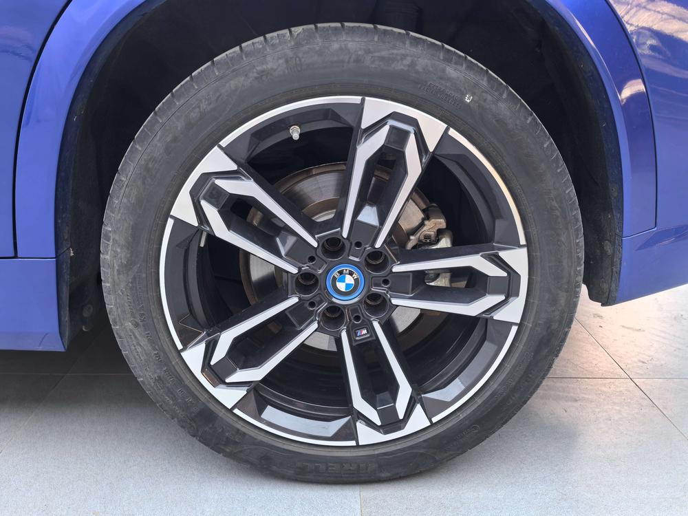 BMW BMW iX1