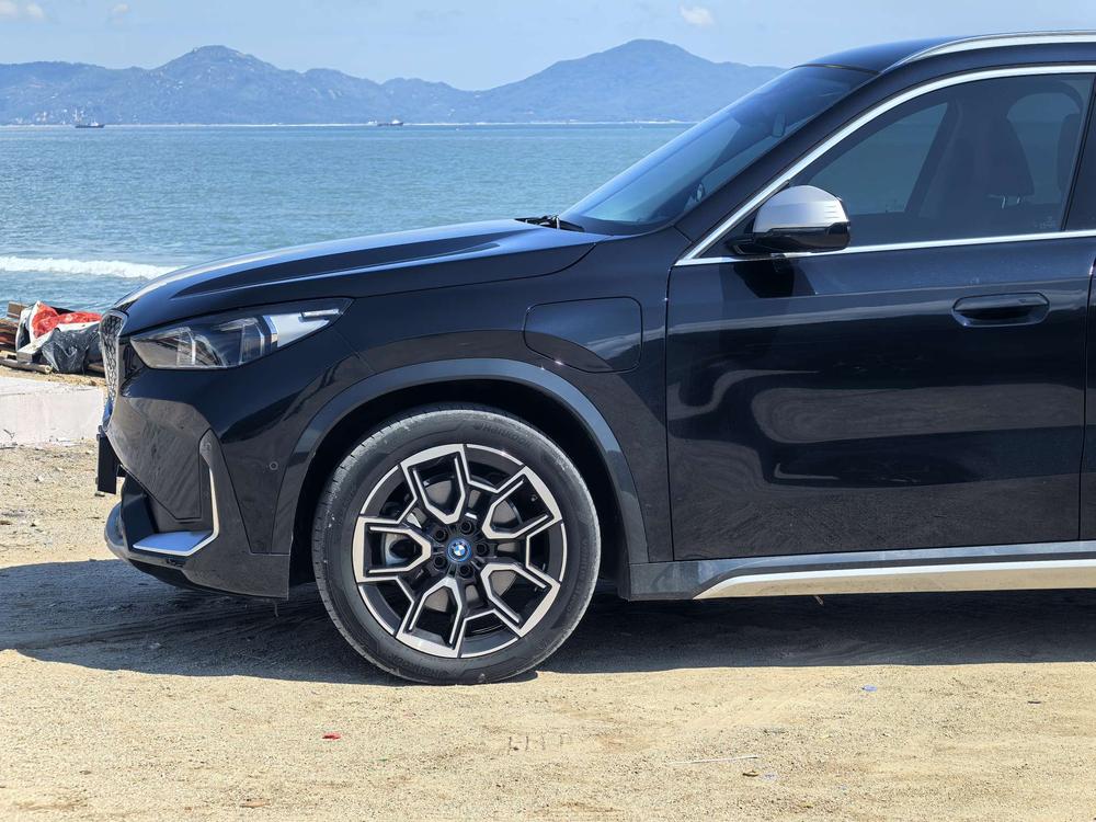 BMW BMW iX1