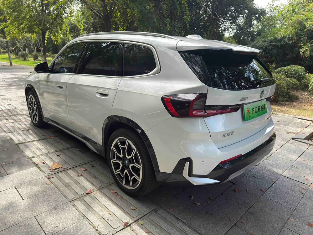 BMW BMW iX1