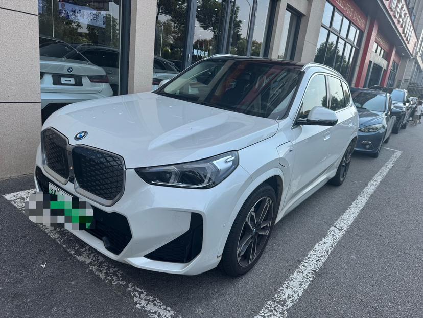 BMW BMW iX1
