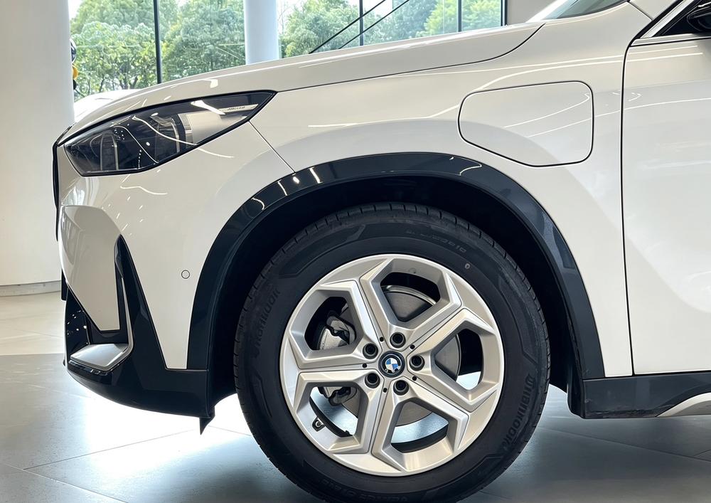 BMW BMW iX1