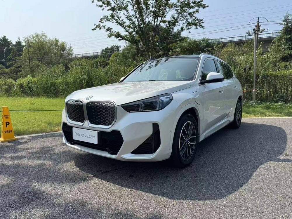 BMW BMW iX1