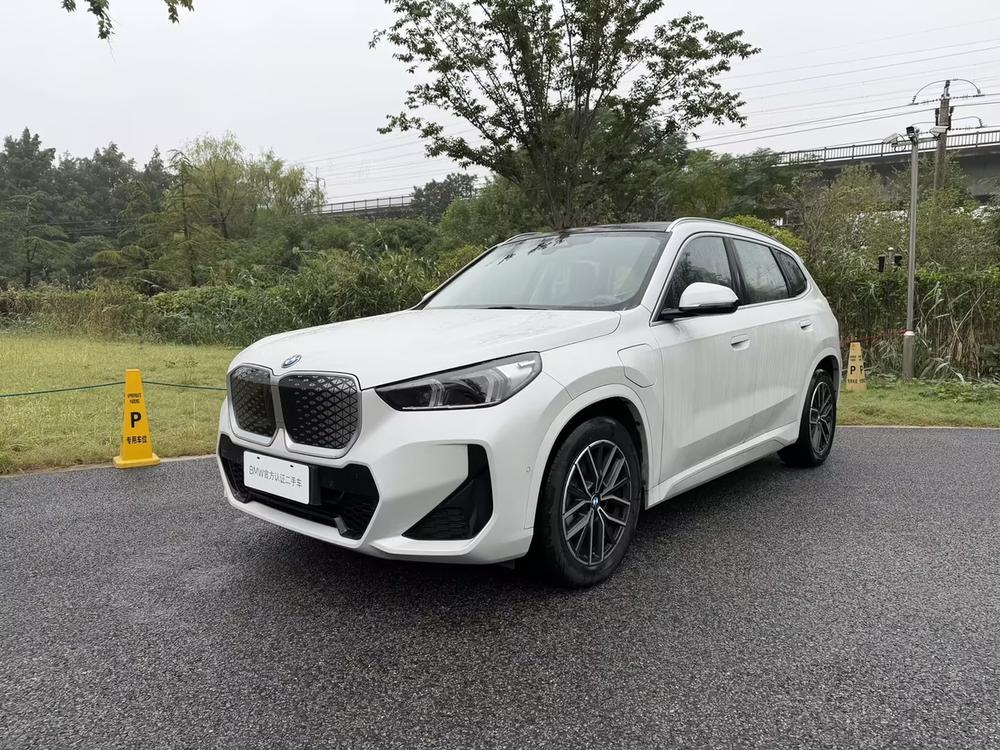 BMW BMW iX1