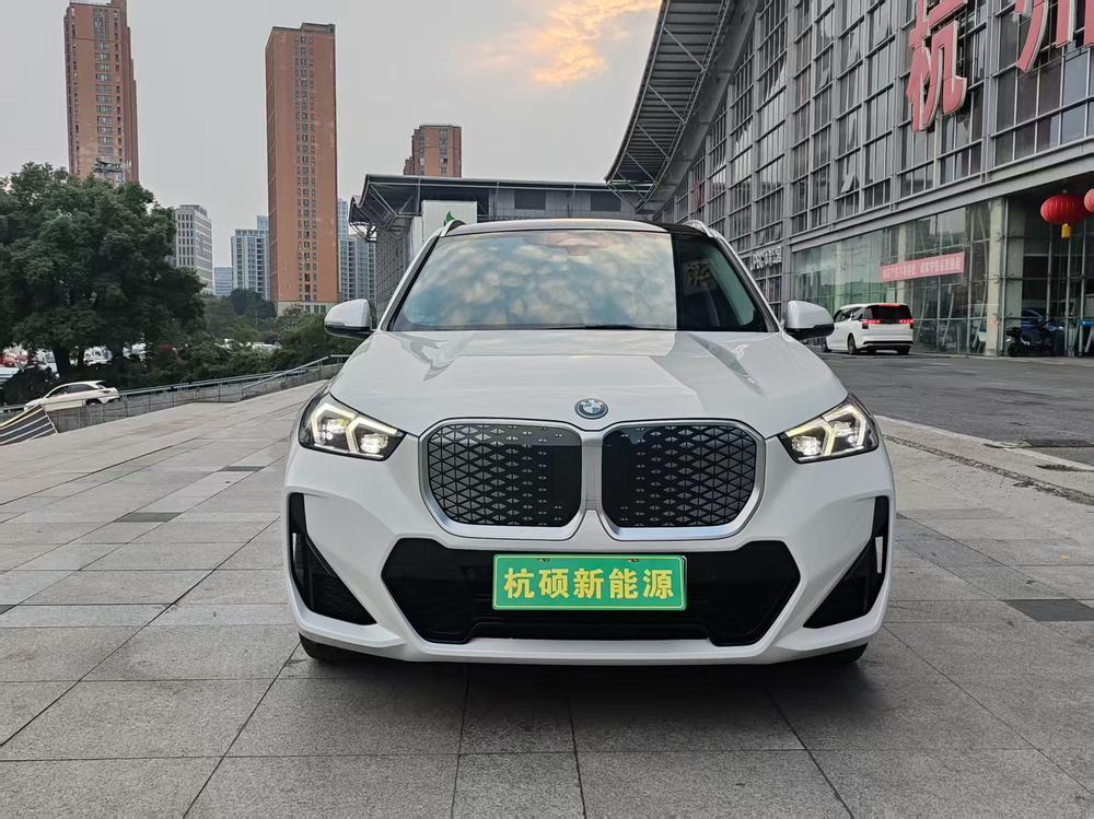 BMW BMW iX1