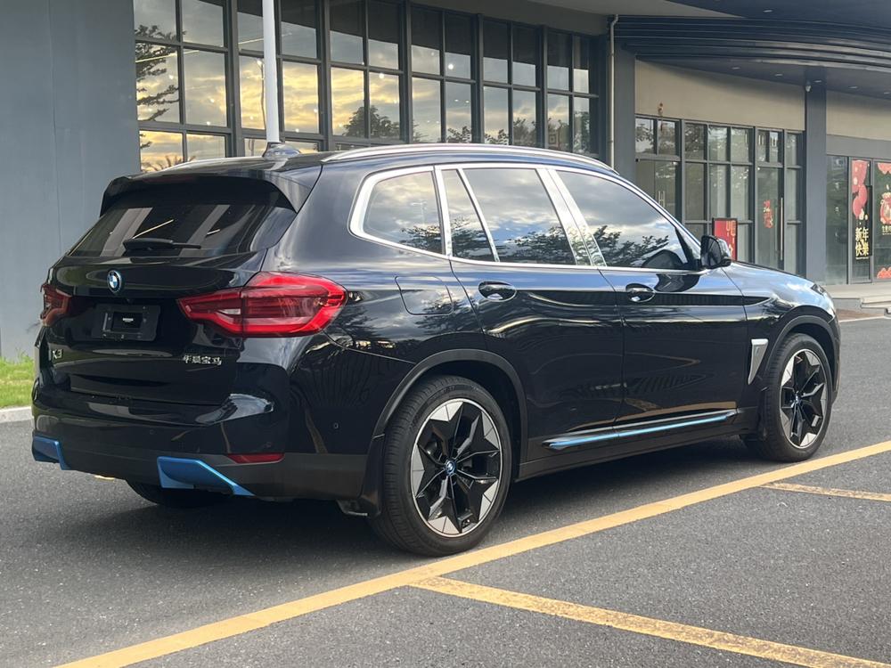 BMW BMW iX3