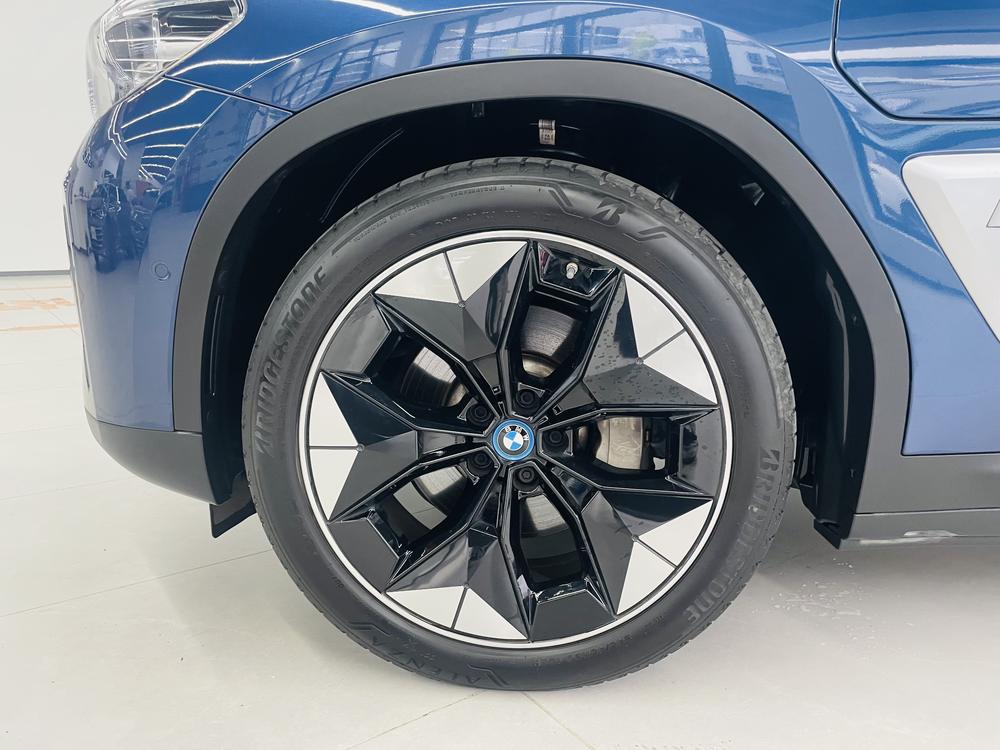 BMW BMW iX3