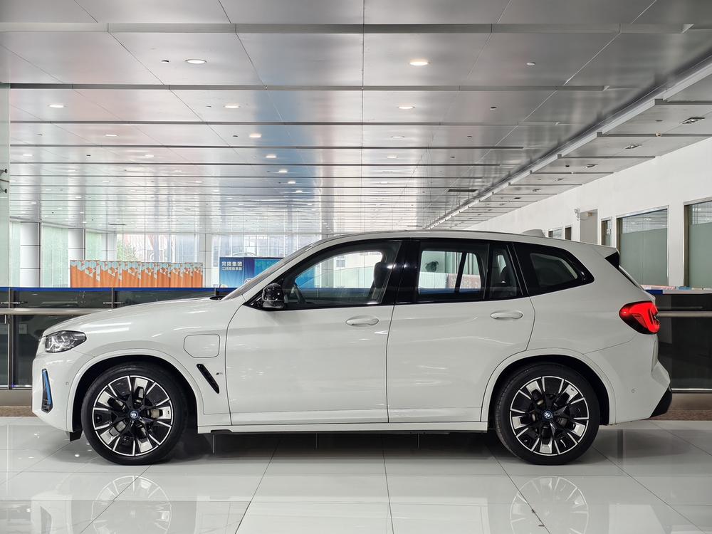 BMW BMW iX3