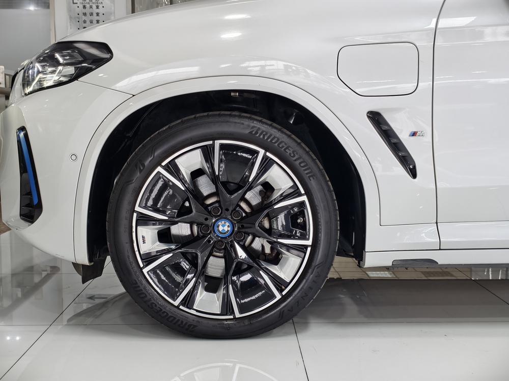 BMW BMW iX3