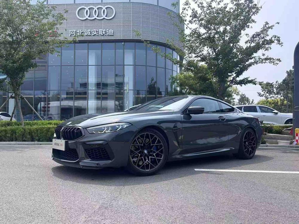 BMW BMW M8