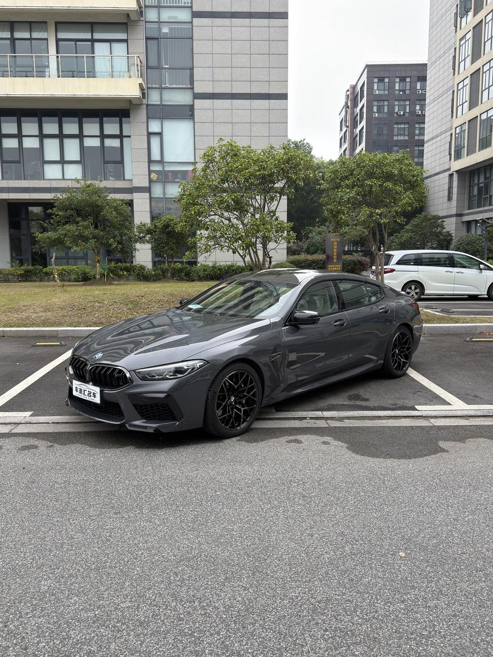 BMW BMW M8