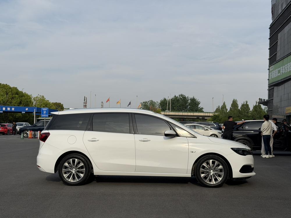 Buick Buick GL6