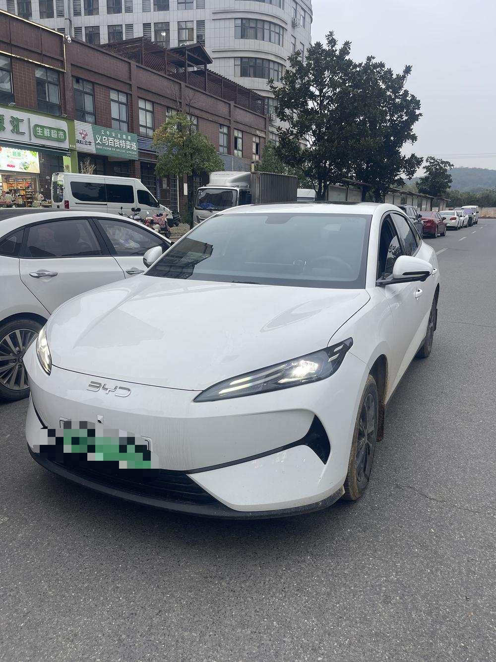 BYD BYD e7