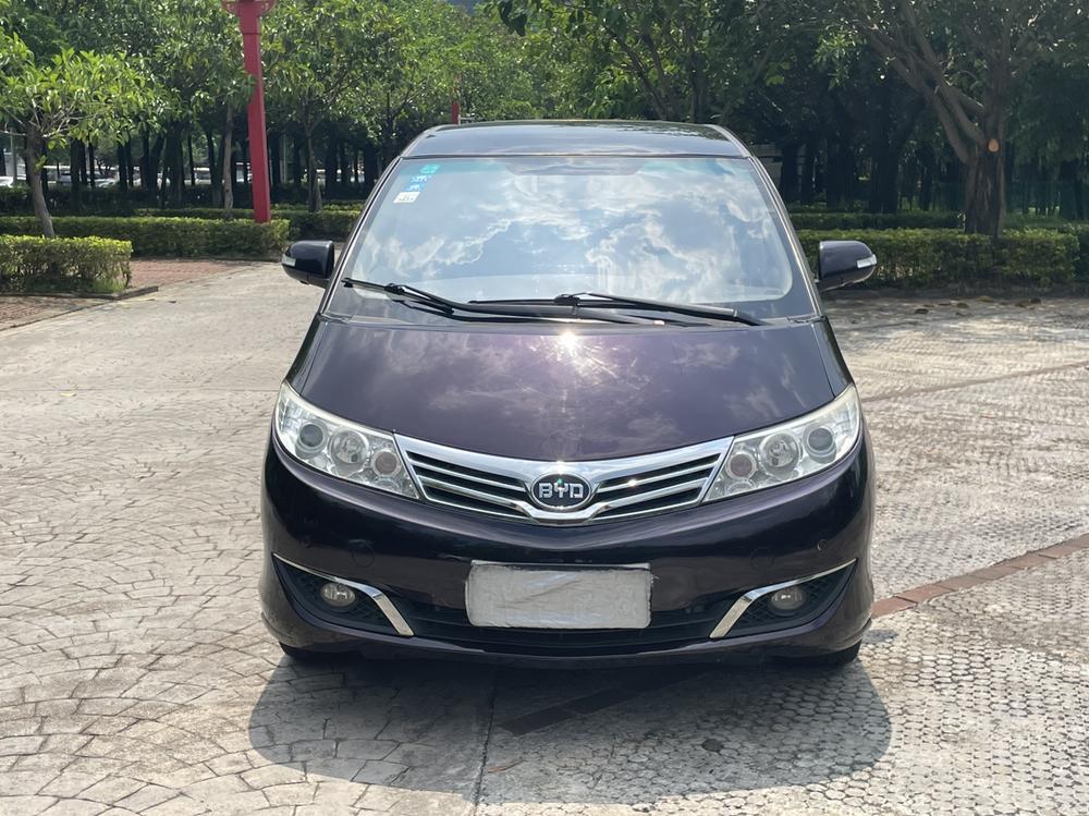 BYD BYD M6