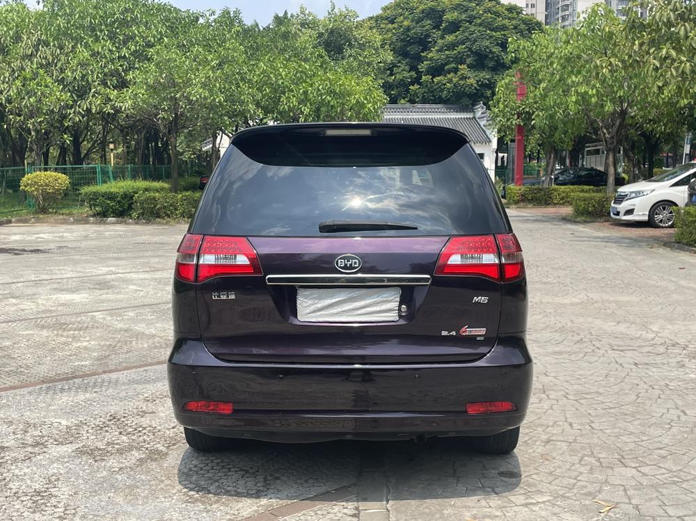 BYD BYD M6