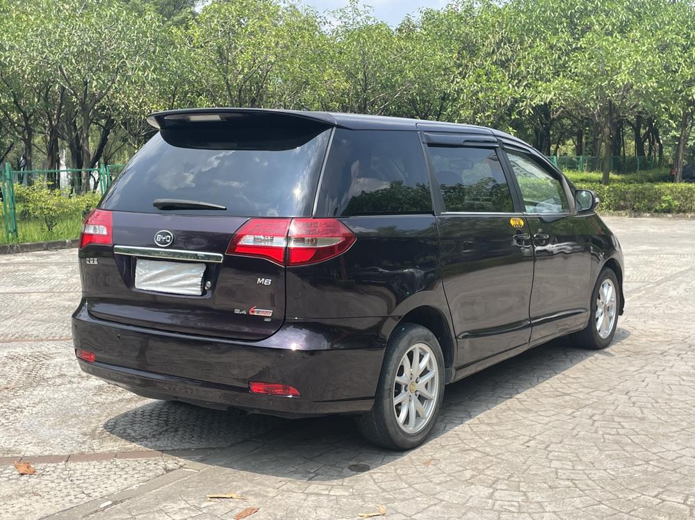 BYD BYD M6