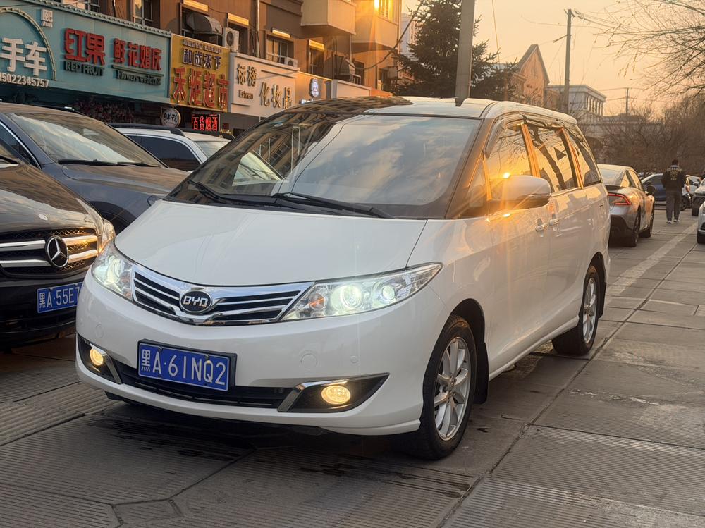 BYD BYD M6