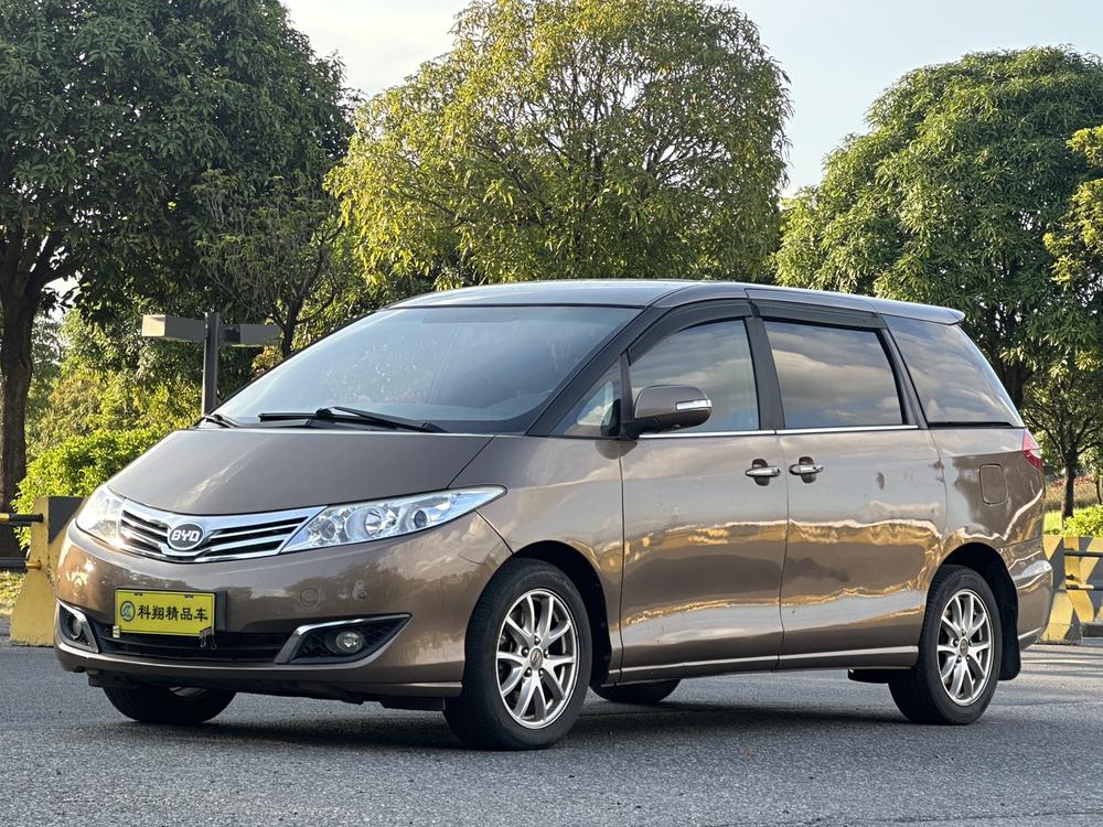 BYD BYD M6
