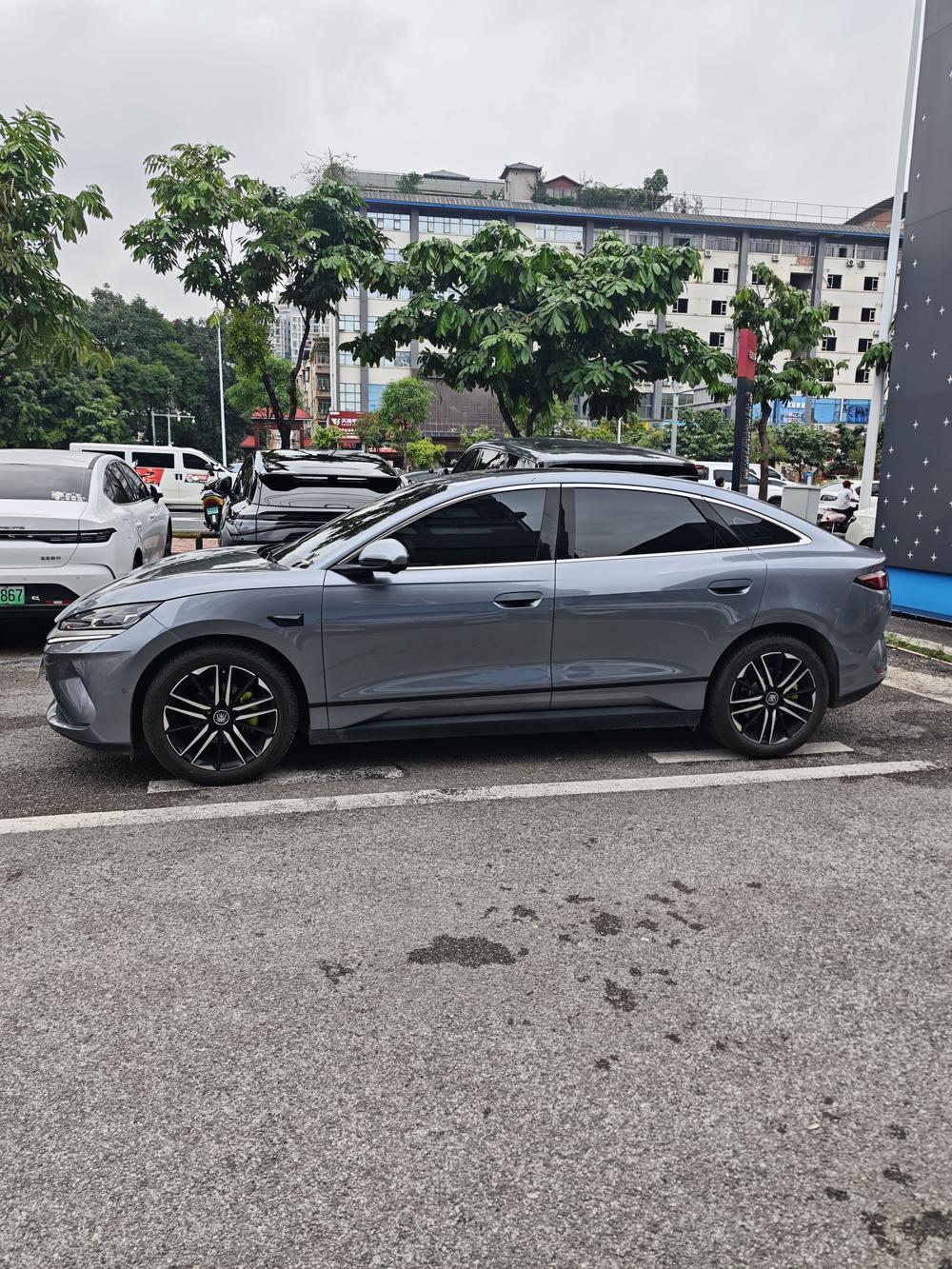 BYD Qin L EV