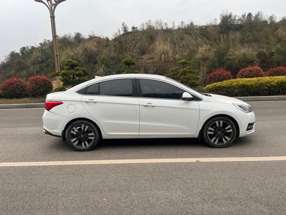 Chery Arrizo 5