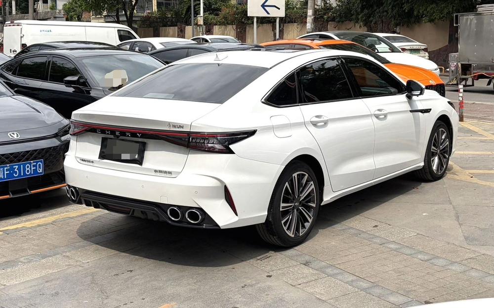 Chery Arrizo 8