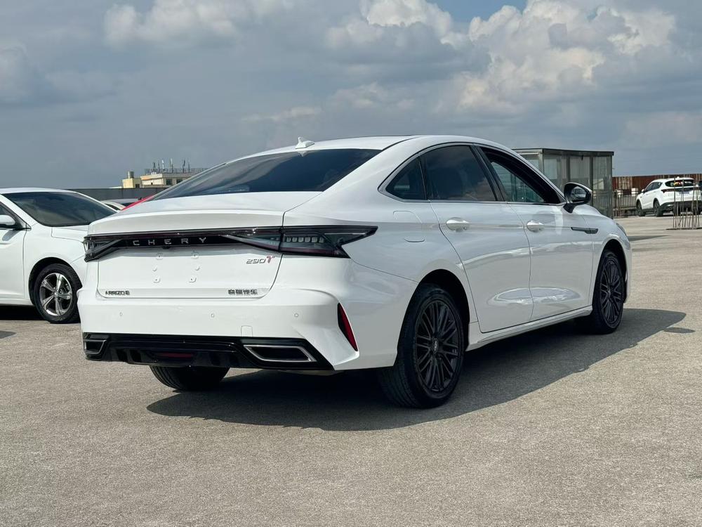 Chery Arrizo 8
