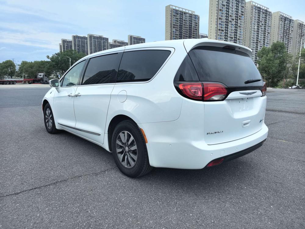 Chrysler Grand Voyager PHEV (Import)