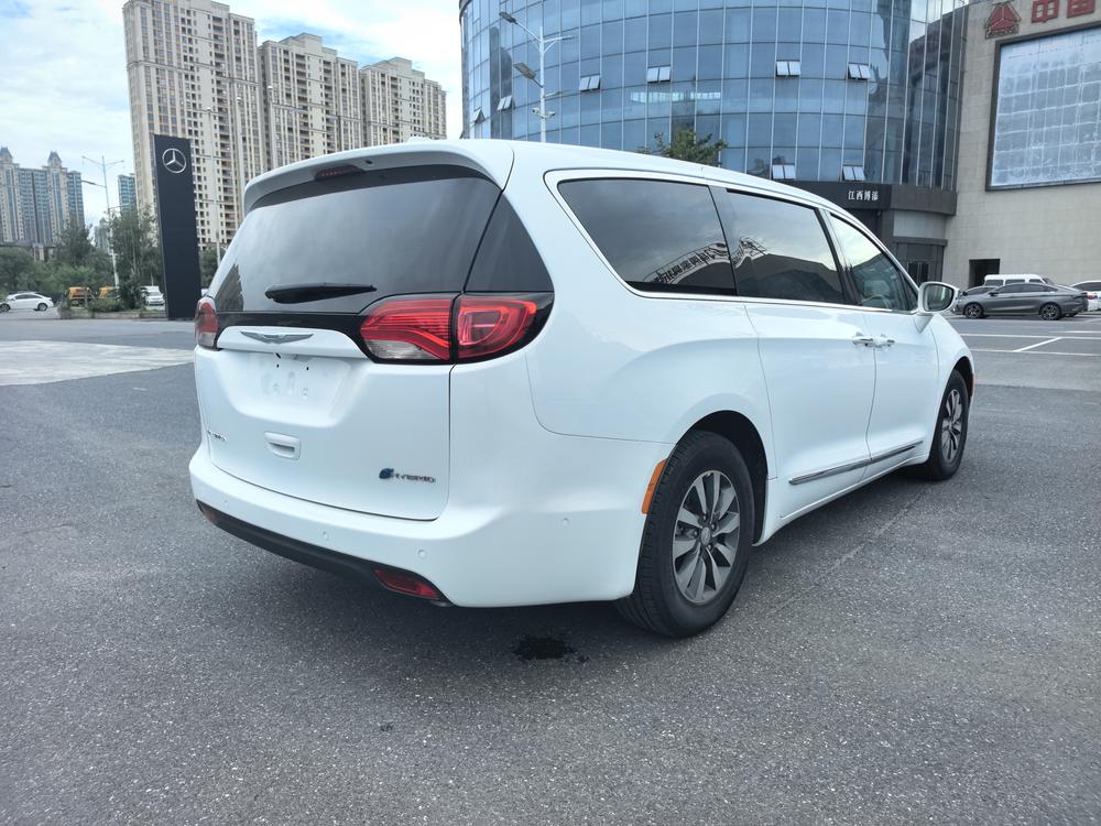 Chrysler Grand Voyager PHEV (Import)