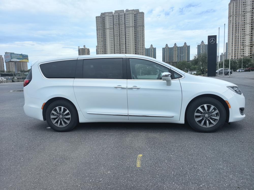 Chrysler Grand Voyager PHEV (Import)