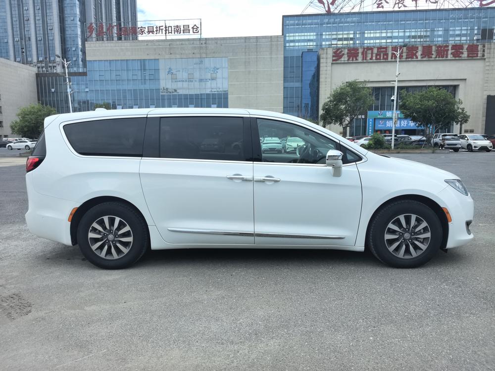 Chrysler Grand Voyager PHEV (Import)