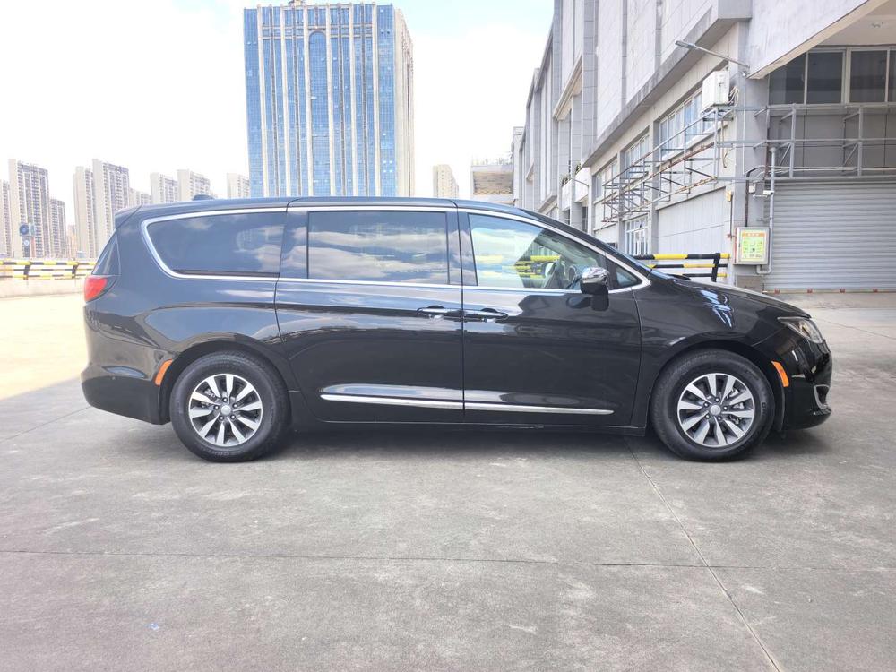 Chrysler Grand Voyager PHEV (Import)