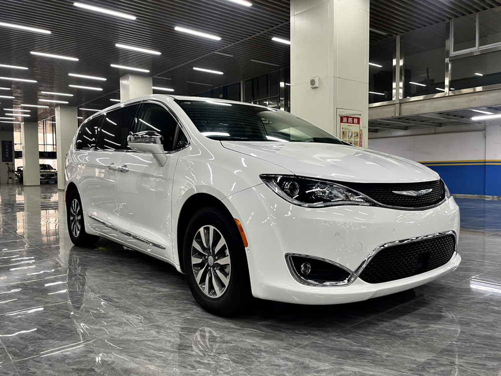 Chrysler Grand Voyager PHEV (Import)
