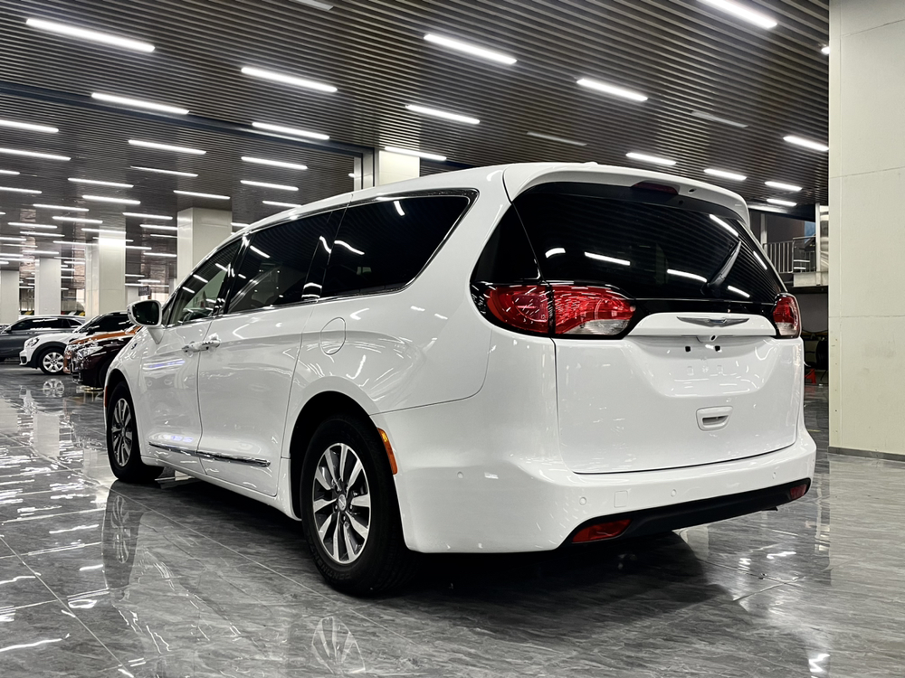 Chrysler Grand Voyager PHEV (Import)